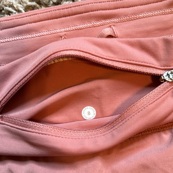 Lululemon Speed Up shorts in size 8 in 4-inch length in EUC - Picture 4 of 4